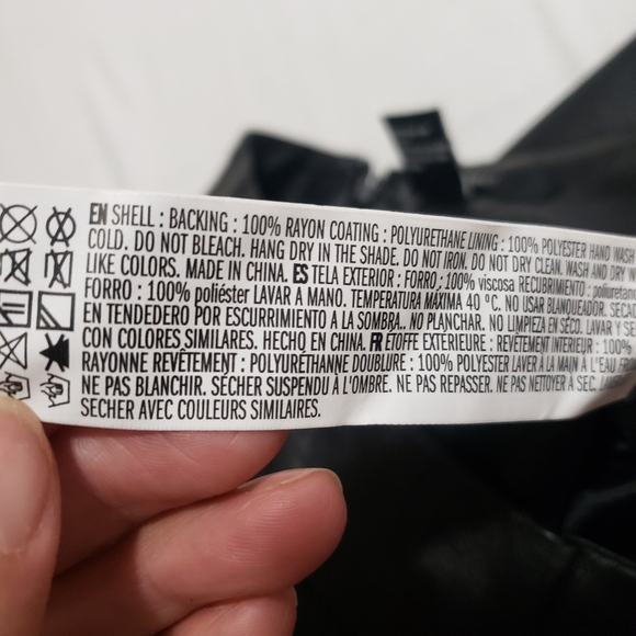 NEW FOREVER 21....Elegant Black faux Leather Skirt....size:S - Picture 11 of 11